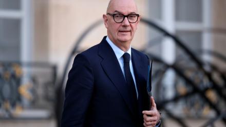 Le ministre de l'Economie et des Finances Roland Lescure à la sortie de l'Elysée, le 28 octobre 2026 à Paris