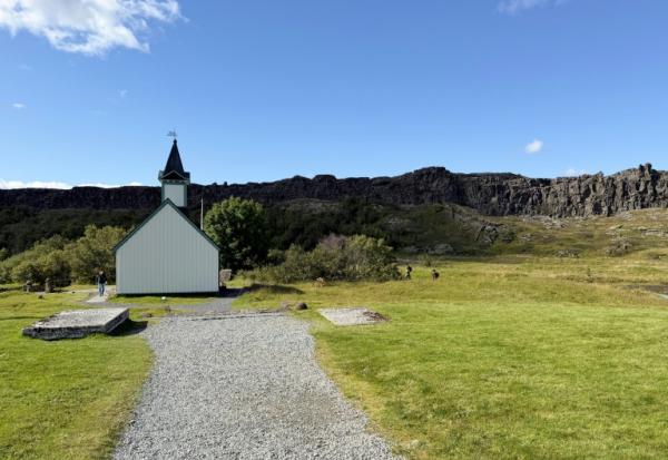 La tombe du poète Jonas Hallgrimsson (g) à Thingvellir, le 28 août 2026 en Islande