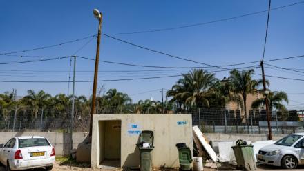 Un mini abri anti-aérien dans la ville arabe de Sakhnin, dans le nord d'Israël, le 12 mars 2026