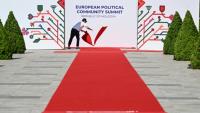 Préparatifs à l'entrée du "château Mimi" à la veille du sommet de la Communauté politique européenne (CPE) 
à Bulboaca, le 31 mai 2023 en Moldavie