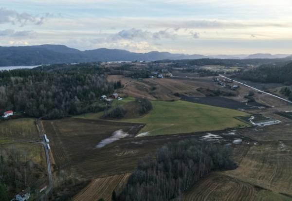 Vue aérienne du site norvégien de Fensfeltet abritant quelque 8,8 millions de tonnes de terres rares à Ulefoss, au sud-ouest d'Oslo, le 11 décembre 2025 