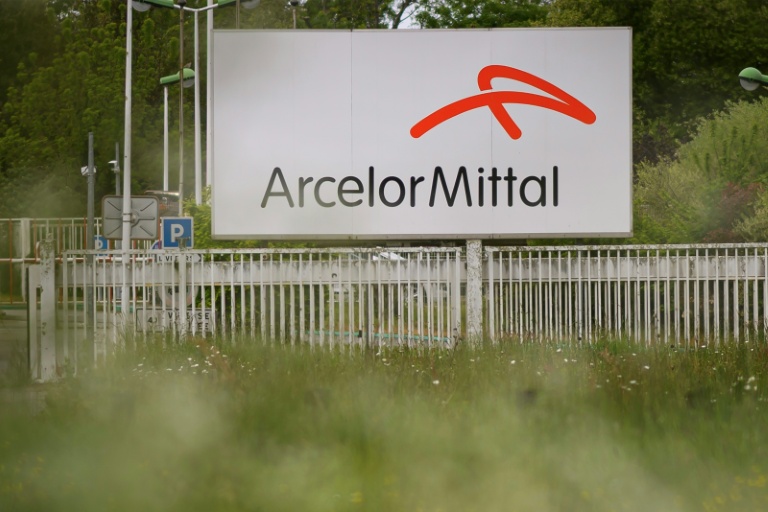 Vue du logo d'ArcelorMittal, le 24 avril 2025 à Indre (Loire-Atlantique)