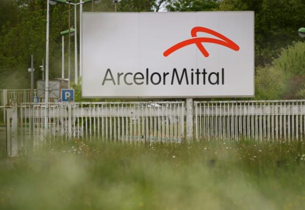 Vue du logo d'ArcelorMittal, le 24 avril 2025 à Indre (Loire-Atlantique)