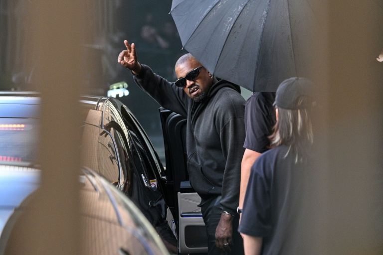 Le rappeur américain Kanye West arrive à Shangai, en Chine, le 11 juillet 2025