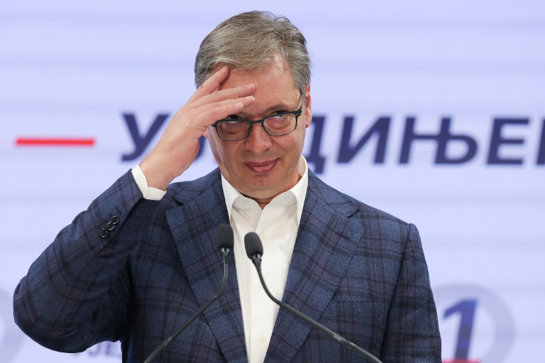 Aleksandar Vucic concédant sa défaite aux législatives à Belgrade le 25 octobre 2026.