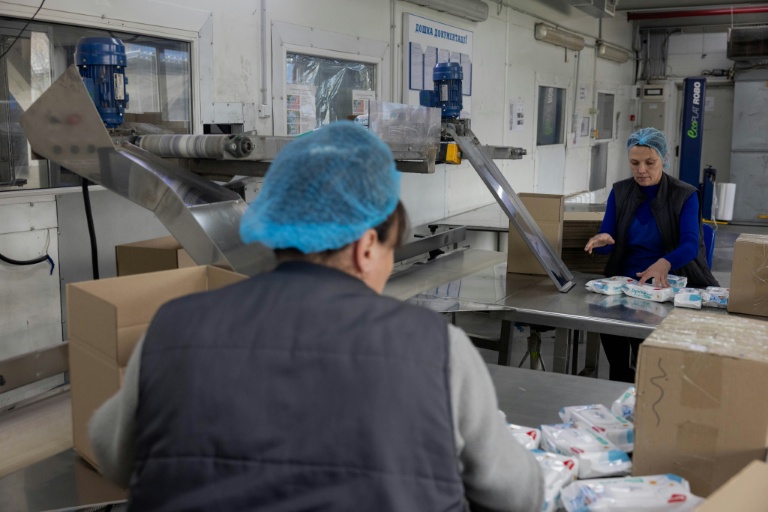 Des employés de Biosphere, à Dnipro, le 21 avril 2026 en Ukraine