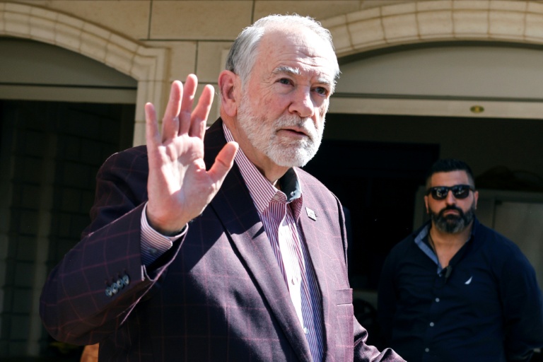 L'ambassadeur des États-Unis en Israël, Mike Huckabee, lors d'une visite à la communauté américano-palestinienne de Turmus Ayya, en Cisjordanie, le 5 septembre 2026