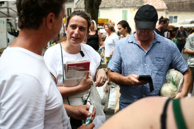 La patronne des Ecologistes Marine Tondelier, candidate à la présidentielle, en campagne à Issigeac (Dordogne), une des étapes de son Tour de France, le 28 juin 2026
