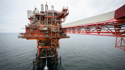 Une plateforme d'extraction en mer du Nord, le 17 juin 2024