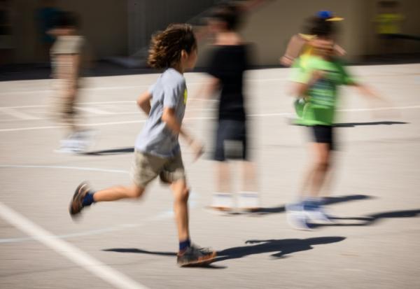 Un projet de loi sur la protection des enfants est examiné à partir de mardi par une commission spéciale à l'Assemblée, avant d'être enrichi de mesures promises par le gouvernement après le meurtre de la collégienne Lyhanna