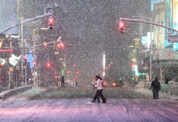 Chute de neige sur Times Square à New York le 22 février 2026 