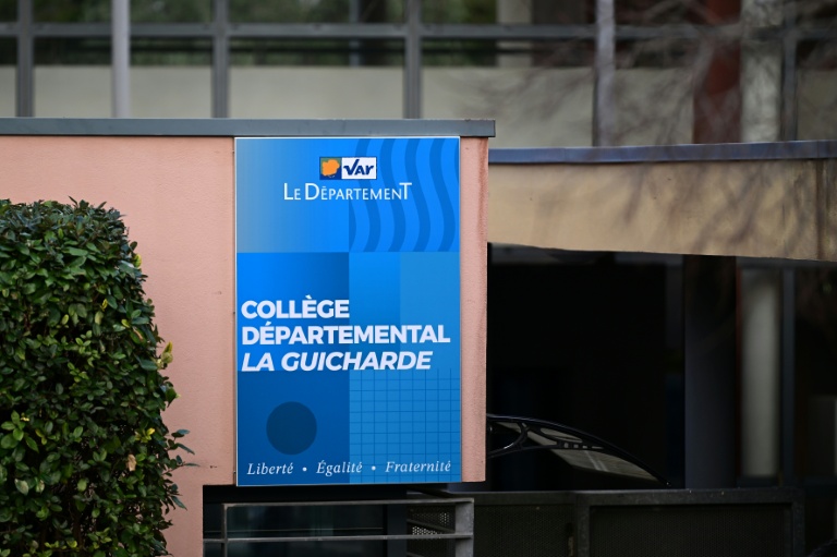L'entrée du collège La Guicharde, le 3 février 2026 à Sanary-sur-Mer, dans le Var