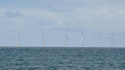 Le parc éolien offshore d'Yeu-Noirmoutier au large de l'Île-d'Yeu (Île d'Yeu), le 23 juin 2025