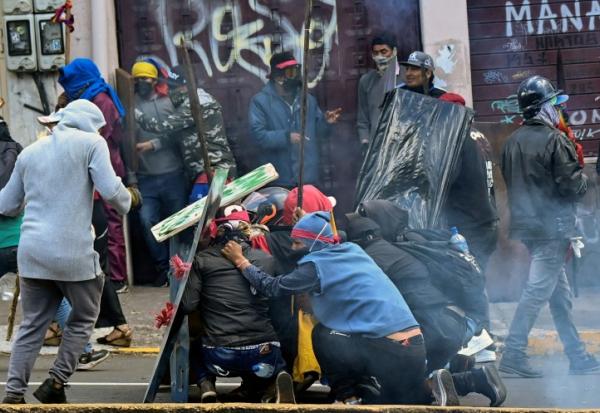 Heurts entre manifestants indigènes et policiers à Quito, le 23 juin 2022 en Equateur