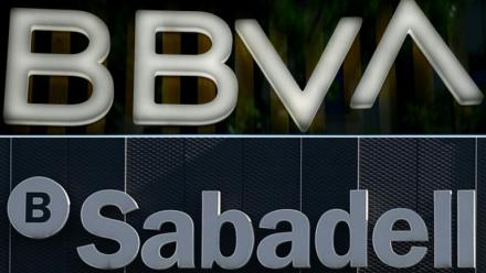 Montage photos du 16 novembre 2020 montrant les logos des banques BBVA et Sabadell
