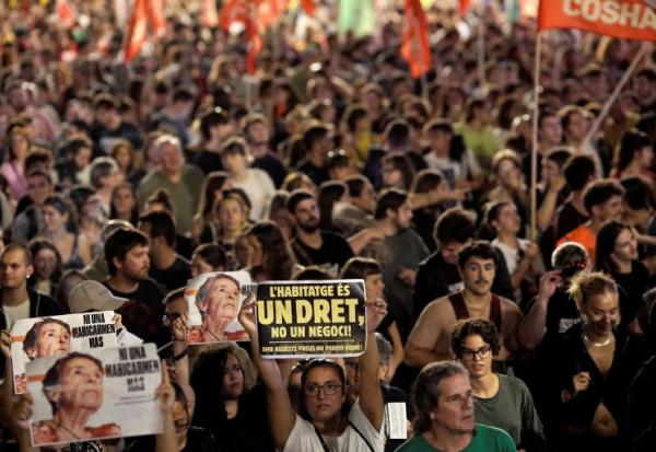 Manifestation pour dénoncer la crise du logement à Barcelone, en Espagne, le 5 octobre 2026