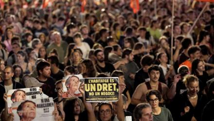 Manifestation pour dénoncer la crise du logement à Barcelone, en Espagne, le 5 octobre 2026