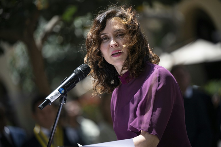 La présidente de la région de Madrid, Isabel Diaz Ayuso, prend la parole lors d'une cérémonie à Lima, le 18 janvier 2025