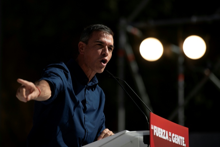 Le Premier ministre espagnol Pedro Sánchez lors d'un meeting de campagne, le 10 octobre 2026 à Dos Hermanas, près de Séville  