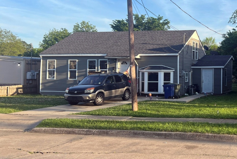 L'une des maisons où des enfants ont été tués par baelles dans des violences intrafamiliales, le 19 avril 2026 à Shreveport, en Louisiane