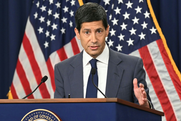 Le président de la Réserve fédérale Kevin Warsh, lors d'une conférence de presse à l'issue d'une réunion de l'institution, le 28 octobre 2026 à Washington