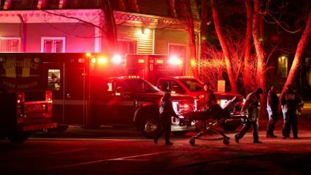 Les pompiers de Providence (Rhode Island) à l'extérieur du bâtiment Barus & Holley à l'université Brown, le 13 décembre 2025