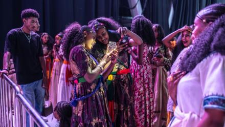 Des femmes en costume traditionnel lors des festivités d'Ashenda, symbole de l'indépendance et de l'émancipation des femmes et des filles, le 22 août 2026 à Addis Abeba
