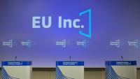 Le logo du plan EU Inc., visant à accroître la compétitivité de l'Union européenne, lors d'une conférence de presse au siège de l'UE à Bruxelles, le 18 mars 2026