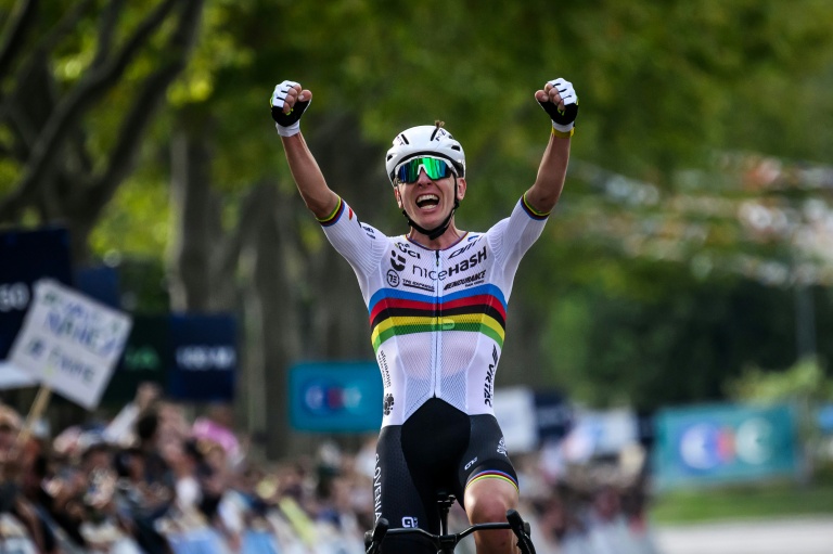 Tadej Pogacar, sacré champion d'Europe, à Valence (Drôme), le 5 octobre 2025