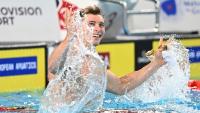 La joie du Français Maxime Grousset, médaillé d'argent sur 50 m papillon, aux Championnat d'Europe, le 11 août 2026 à Saint-Denis