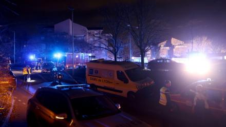 Les secours en intervention sur les lieux de l'explosion, le 15 décembre 2025 à Trévoux
