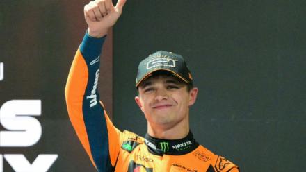 Le pilote britannique de McLaren, Lando Norris, après avoir remporté la pole position lors de la séance de qualification pour le Grand Prix de Formule 1 de Las Vegas, le 21 novembre 2025
