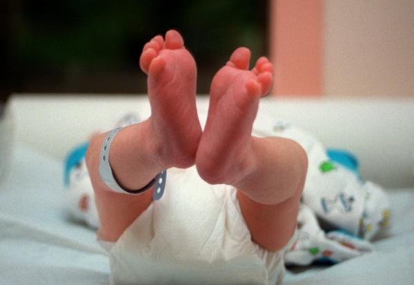 Un rapport parlementaire propose de refondre la politique familiale afin d'aider les Français à réaliser leur désir d'enfant, à l'heure où la natalité reste en berne dans le pays