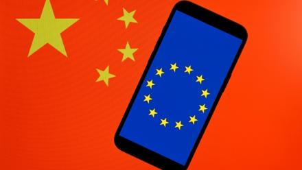 L'UE s'est engagée vendredi à agir plus fermement pour rééquilibrer sa relation économique avec la Chine,