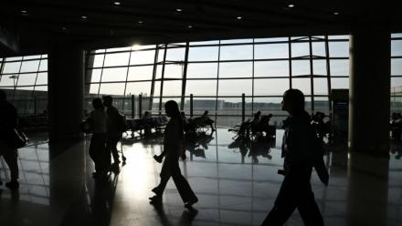 Une quinzaine d'associations demandent à la Commission européenne de lancer une enquête sur la facturation des bagages à main des compagnies aériennes Easyjet, Norvegian, Ryanair, Transavia, Volotea, Vueling et Wizzair