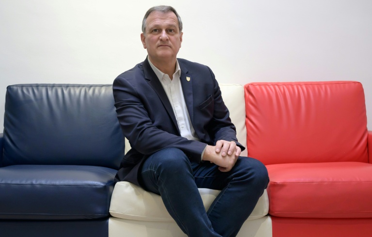 Le maire RN de Perpignan, Louis Aliot, candidat à sa réélection, dans son bureau à Perpignan, le 6 février 2026