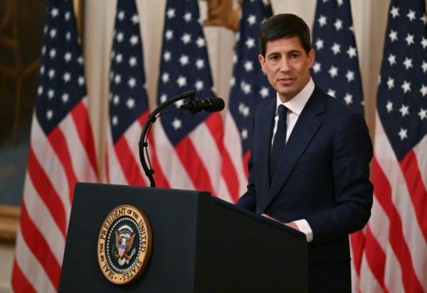 Le président de la Réserve fédérale américaine, Kevin Warsh, prononce un discours à la Maison Blanche, à Washington, le 22 mai 2026