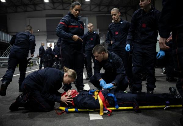 Des pompiers en formation dans la caserne de Valenton (Val-de-Marne), le 8 novembre 2023