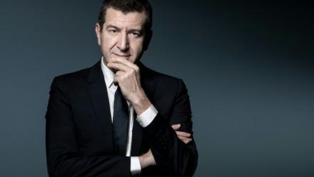Le banquier d’affaires, propriétaire de médias et investisseur français Matthieu Pigasse pose lors d’une séance photo à Paris, le 4 février 2020