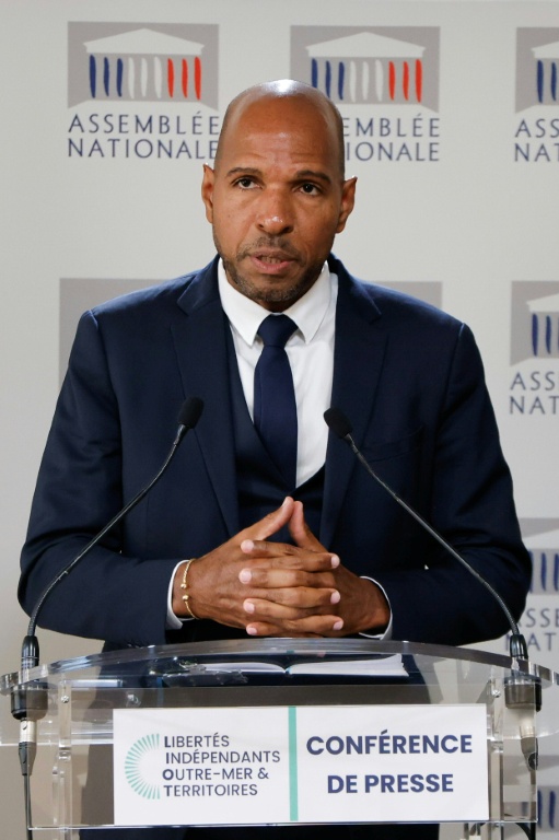Le député de Guadeloupe, Olivier Serva lors d'une conférence de presse le 14 janvier 2025 à Paris