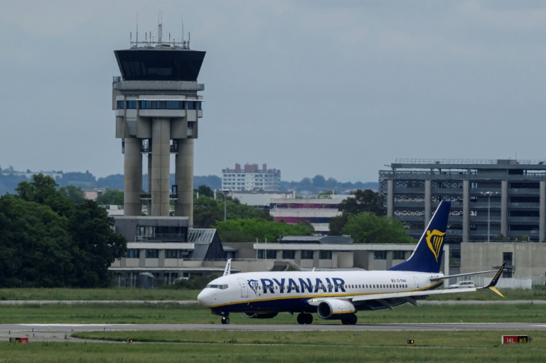Un avion de la compagnie aérienne Ryanair sur le tarmac de l'aéroport de Toulouse-Blagnac, le 6 mai 2025