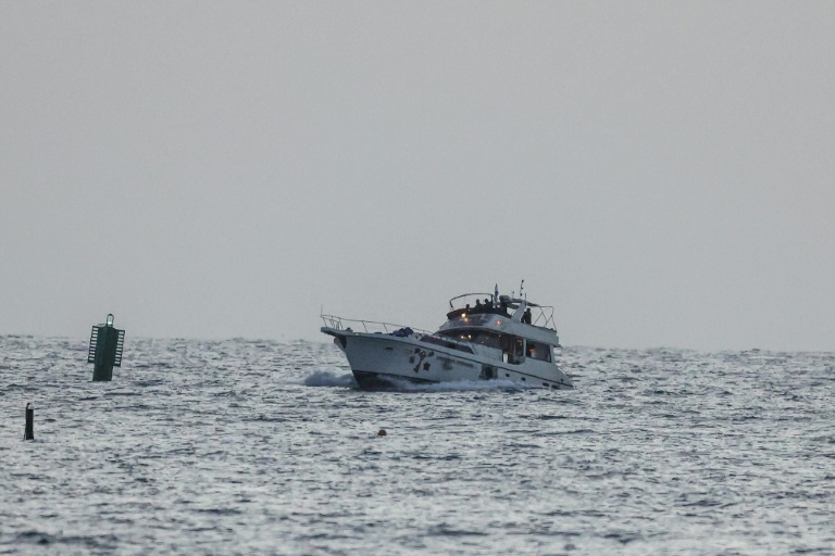 Un bateau appartenant à la flottille pour Gaza, intercepté par la marine israélienne, est dirigé vers Israël, le 19 mai 2026.


