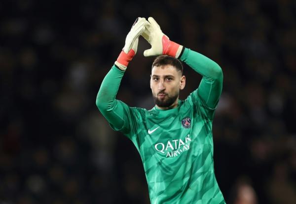 Gianluigi Donnarumma fête la victoire du PSG contre la Real Sociedad au Parc des Princes le 14 février 2024 à Paris