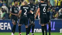 Les joueurs lyonnais à l'issue de leur match nul 1-1 contre Fenerbahçe en barrage aller de la Ligue des champions à Istanbul, le 18 août 2026 