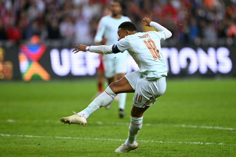 Kylian Mbappé au moment d'inscrire le seul but des Bleus contre la Turquie, en Ligue des nations, le 25 septembre 2026 à Izmit