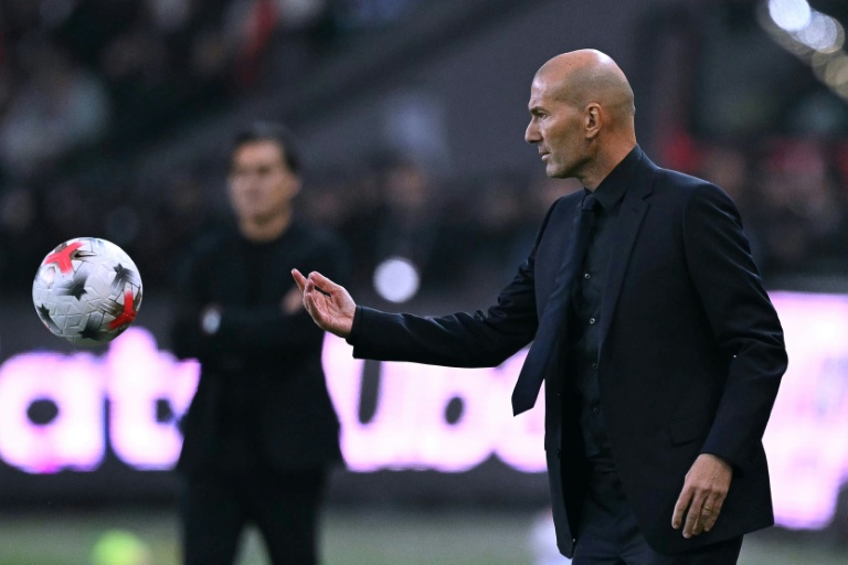 Le sélectionneur des Bleus Zinédine Zidane lors du match de Ligue des nations en Turquie, le 25 septembre 2026 à Izmit