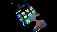 Pouvoir joindre son enfant par téléphone tout en le protégeant des écrans : face aux volontés parfois contradictoires de nombreux parents, des acteurs de la tech, des télécoms aux fabricants de smartphones, proposent désormais des offres dédiées aux plus jeunes
