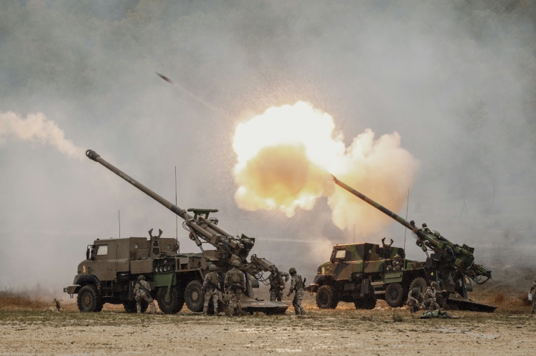 Démonstration des canons Caesar du groupe franco-allemand KNDS à Canjuers, dans le sud de la France, le 20 octobre 2025