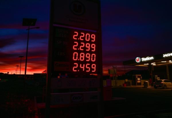 Les prix du carburant affichés dans une station-service de Portiragnes, dans l'Hérault, le 21 septembre 2026