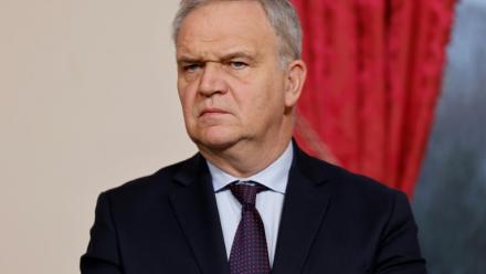François-Noël Buffet à l'hôtel Matignon, le 26 février 2025 à Paris